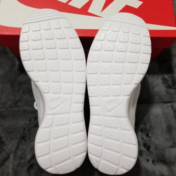 Nike Roshe One Women Running Shoe - Picture 3 of 4